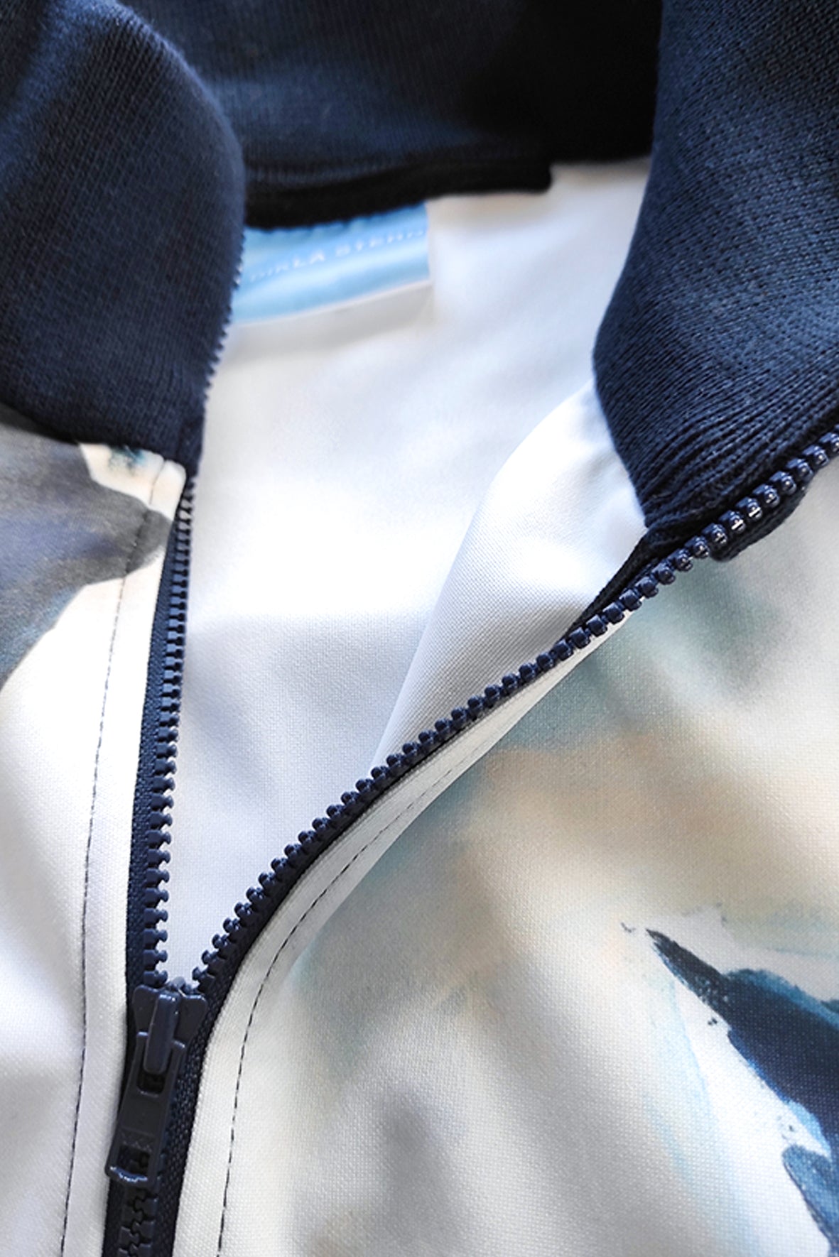 Desinger Trainingsjacke – Kunstwerk WELTENKINDER – Limitierte Edition /50